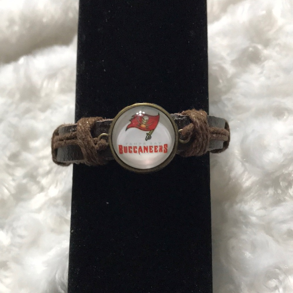 Buccaneers leather adjustable bracelet